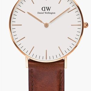 Daniel Wellington Rose Gold class is St. Mawes leather strap watch.